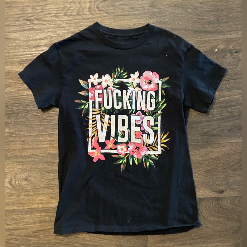 Spencer's Black Short Sleeve Tee with Floral Graphic Design Size Small